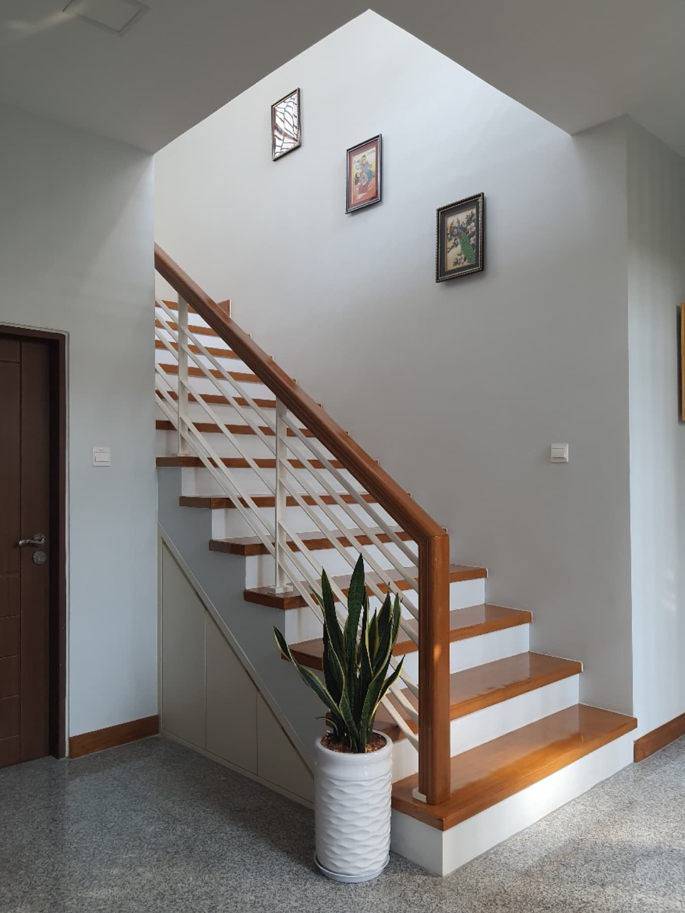 YT Residence, Staircase