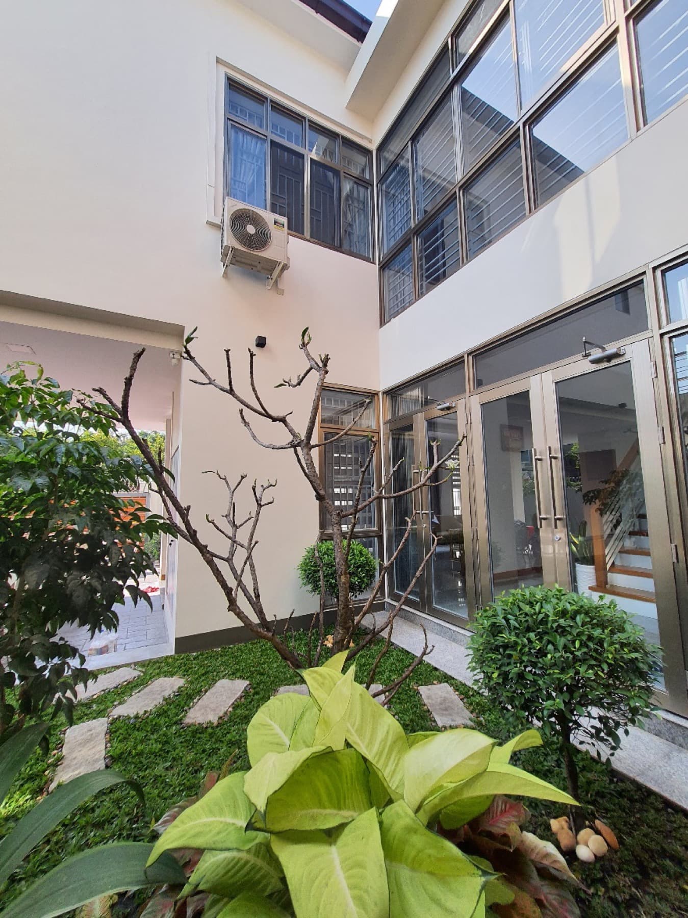 YT Residence, Interior